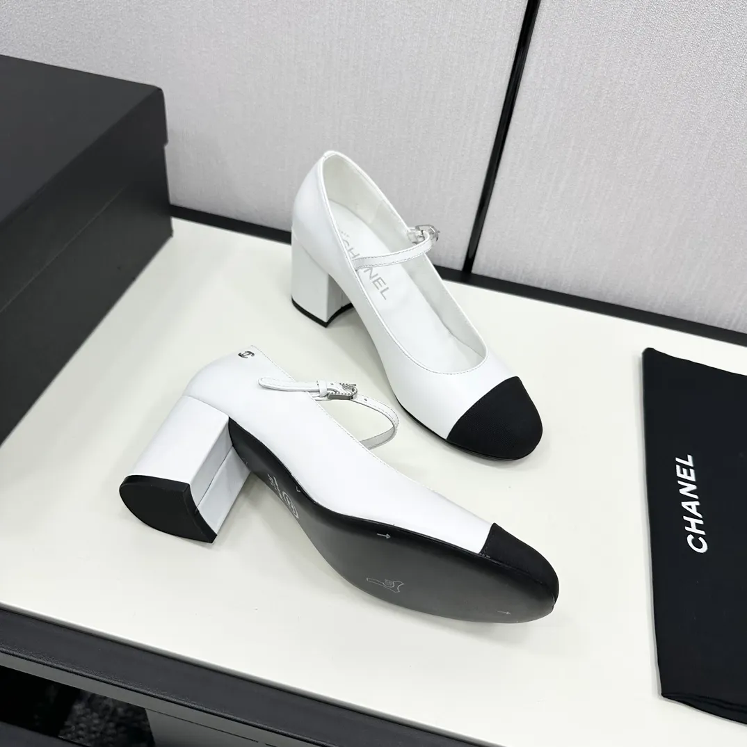 👟👟Ex-factory price 480👟👟 Xiaoxiang official website synchronizes the high version of CHANEL Chanel top Mary Jane____________, a must-have hot item for the fragrance family in spring and autumn, the goddess series, with the elegant and ladylike temperament of the fragrance family, super attractive, irresistible, and heart-warming... ▪️Imported sheepskin for the uppers ▪️Imported sheepskin for the inner feet (the same as the original) ▪️Original model open version, genuine leather outsole🇮🇹 ▪️Standard code 35-40 34 40 41 customized (non-returnable)